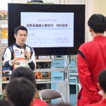 【画像】現役トップレーシングドライバーが母校で講演！　山本尚貴選手が小学生＆高校生を相手に「レースの世界」を語った 〜 画像41