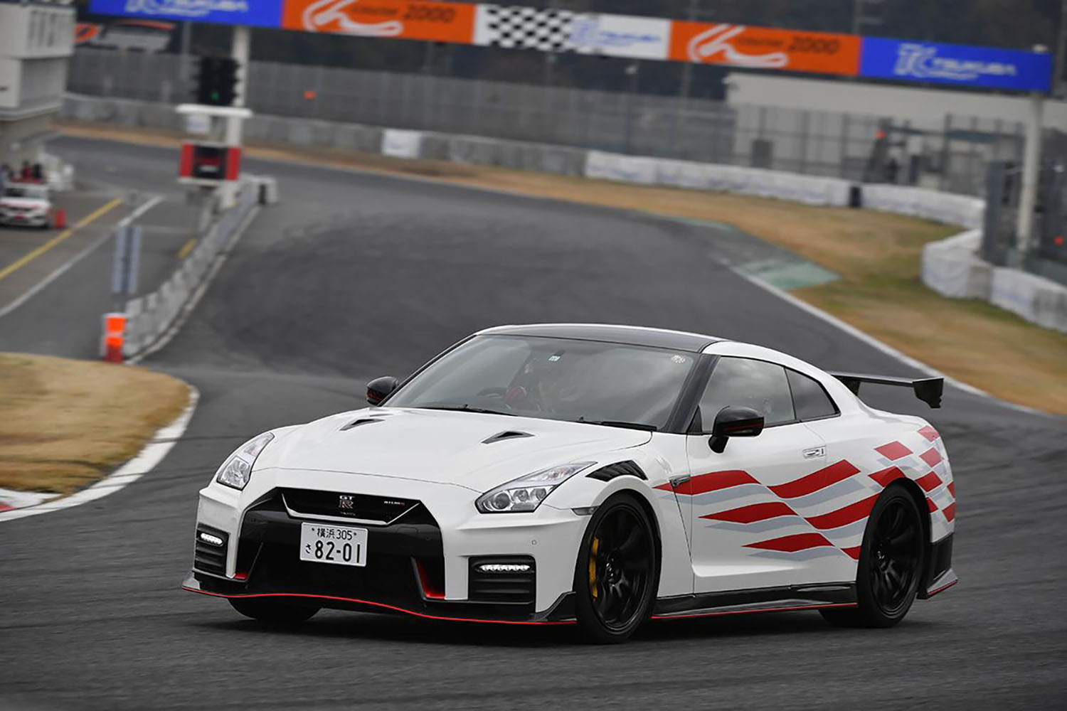 筑波サーキットを走る日産GT-R NISMO