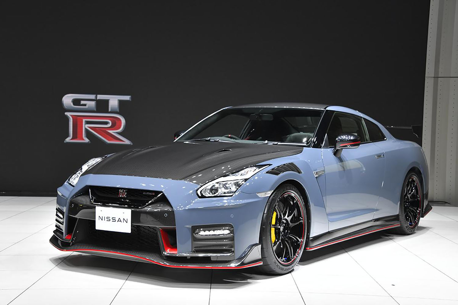 2022年モデルの日産GT-R NISMOのフロントっスタイリング