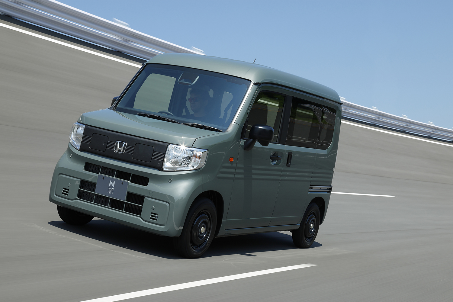 ホンダN-VAN e:の走行シーン