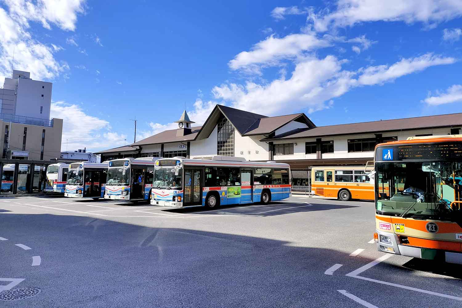 駅前のバスロータリーの様子 〜 画像4