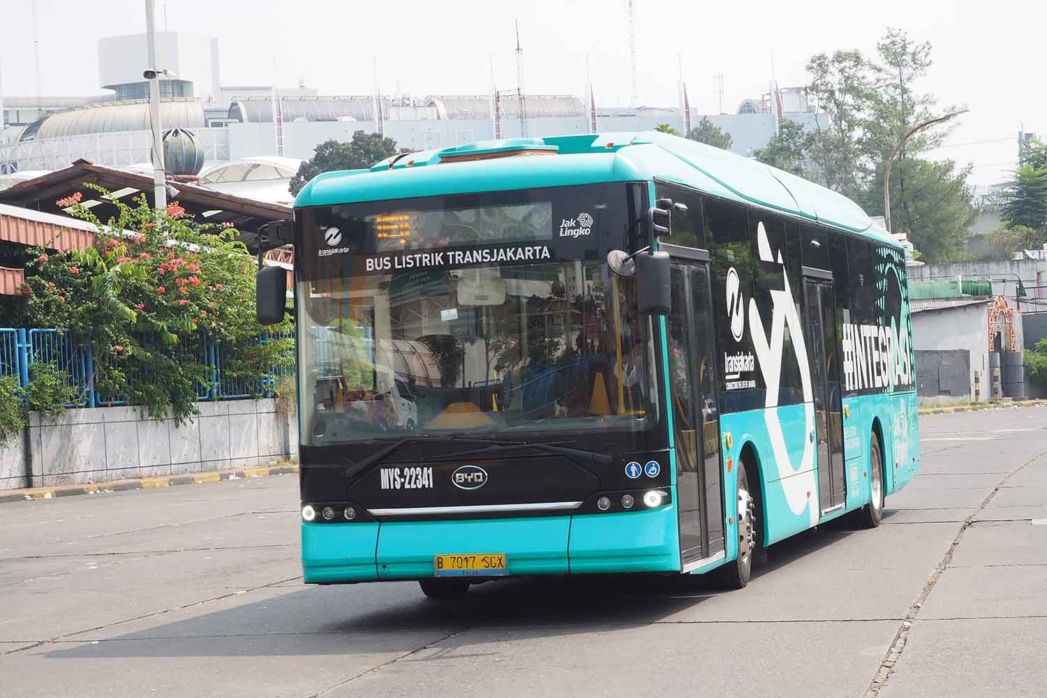 インドネシアのBEVバス会社の車庫を見学