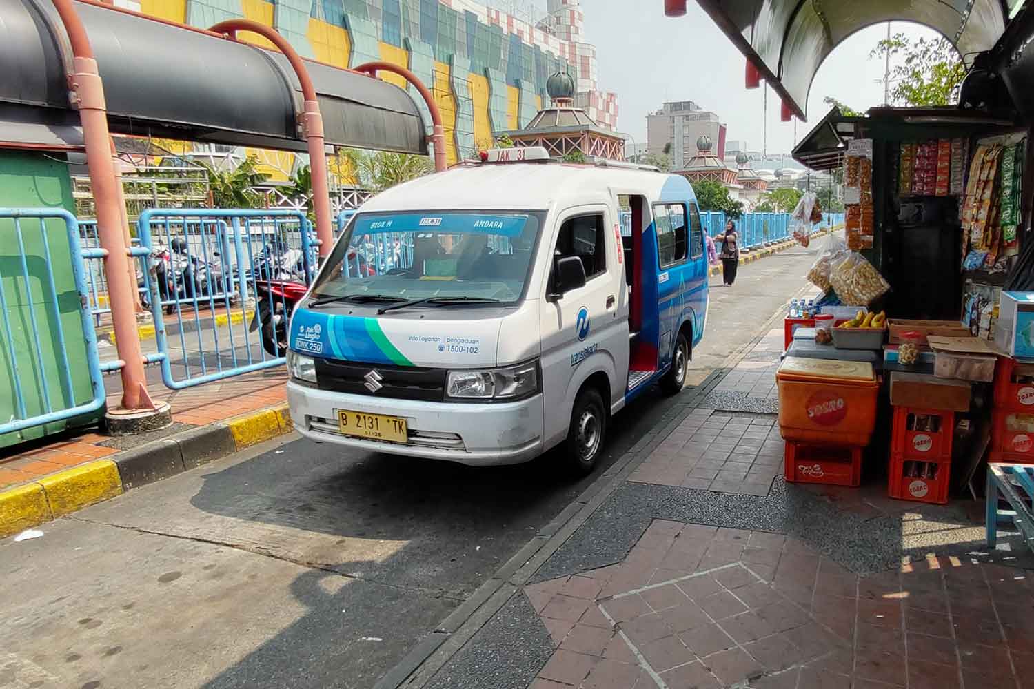 ジャカルタ市内を走るスズキ・キャリィのアンコット車両 〜 画像2