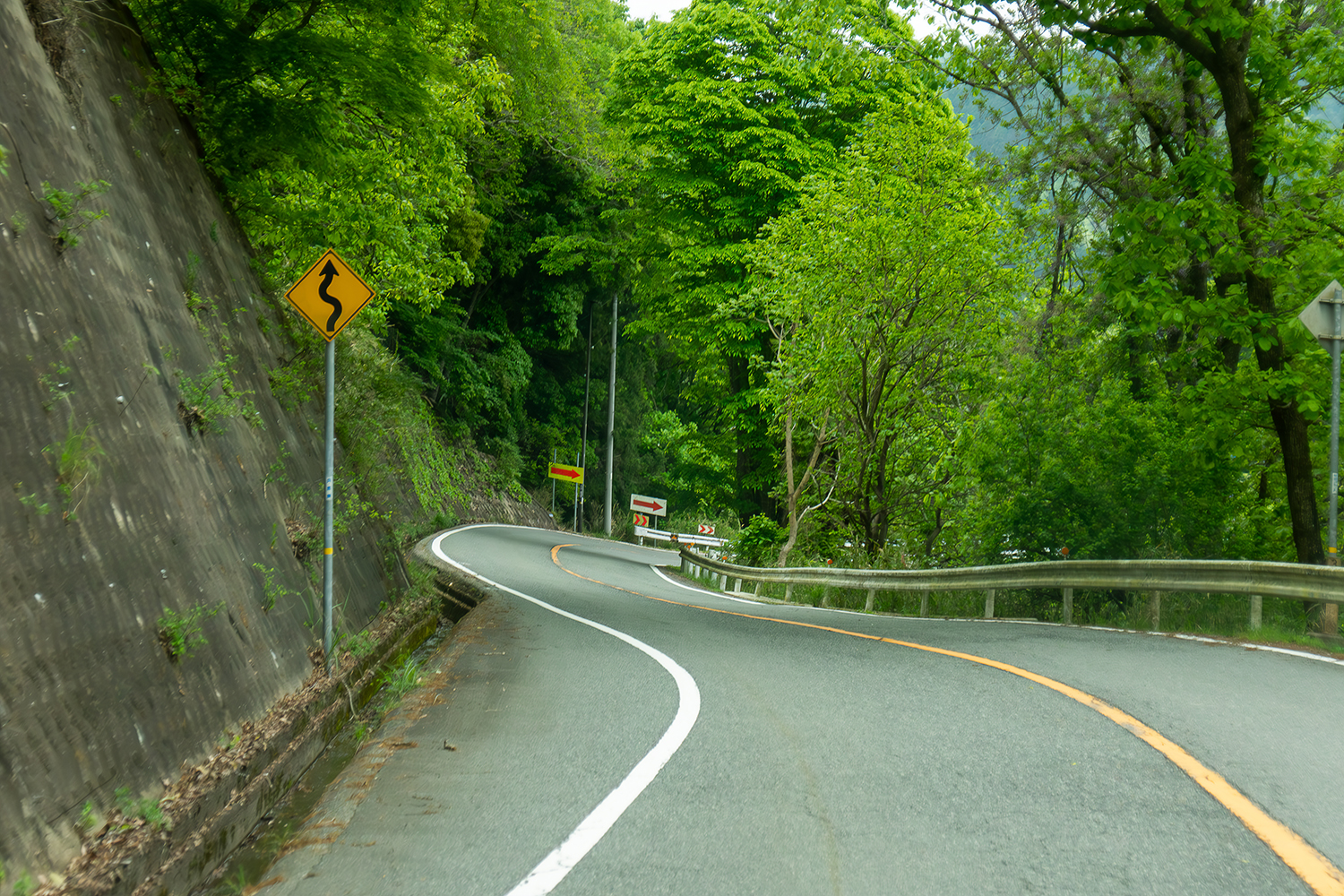 峠道のイメージ