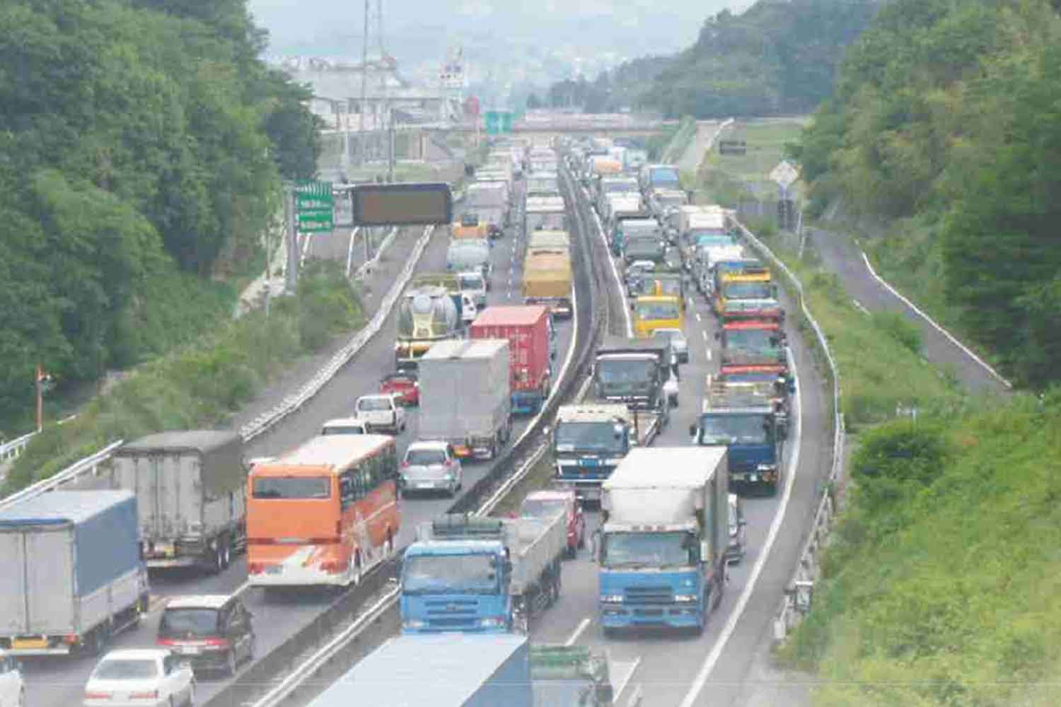 名阪国道の渋滞時の道路状況