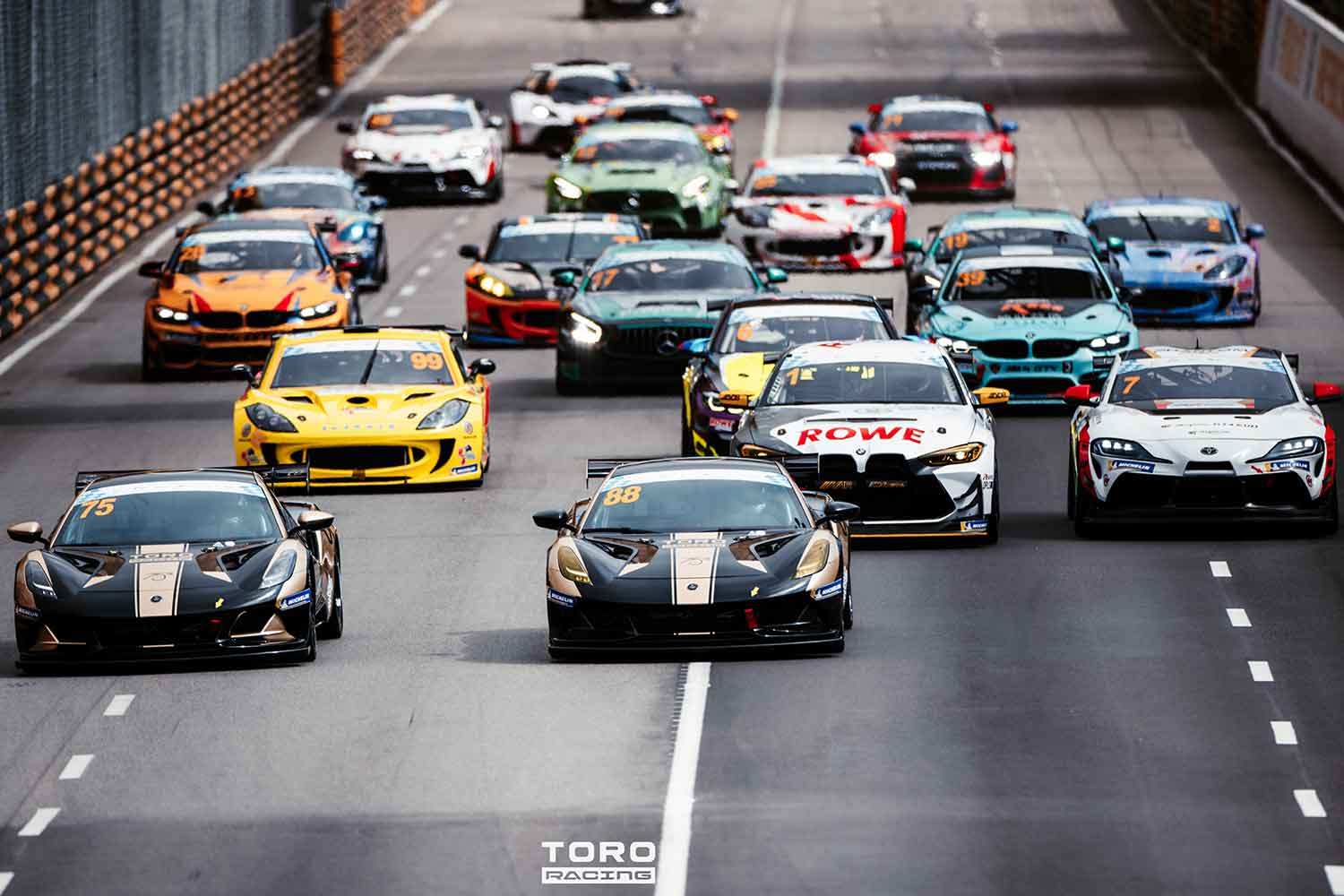 マカオGPのGT4マシンのレース風景