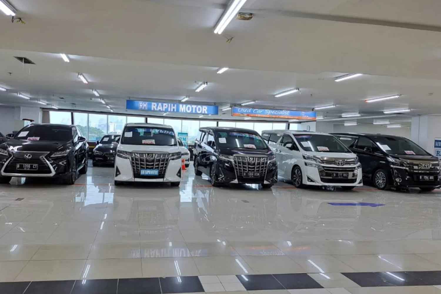 MGKブラストの中古車展示場