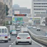 【画像】前が空いてるのに右側車線からどかないクルマ問題！　「右車線」が「追い越し車線じゃない」都市高速などでは問題がない行為なのか？ 〜 画像2