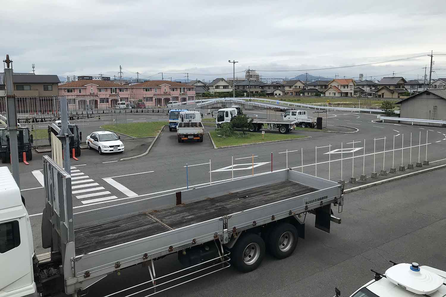 自動車教習所の構内のコース