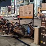 【画像】都市部で急増中の「電動キックボード」だが「歩道の隅」や「車道の脇に寄せて」の駐車は違反！　どこに停めるのが正解？ 〜 画像4