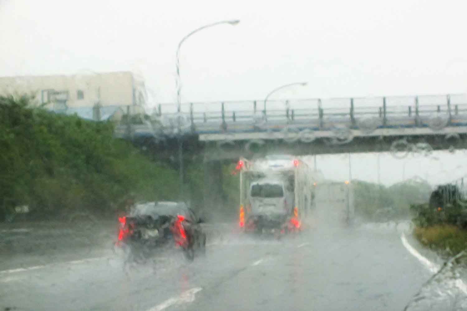 ゲリラ豪雨に遭遇したらとにかく安全な場所に停車してやり過ごすのが正解だった 〜 画像1