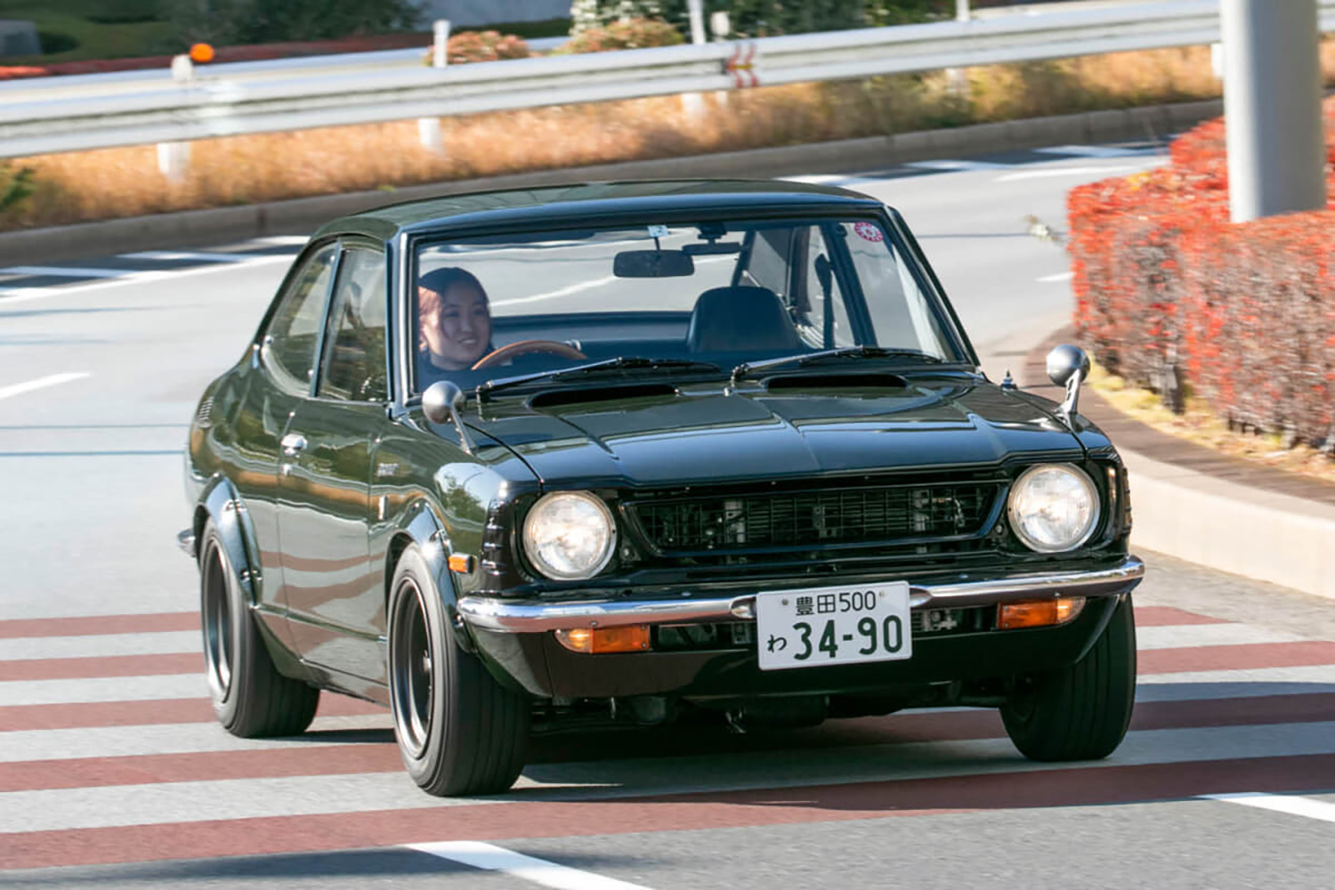 旧車をドライブするイメージ 〜 画像2