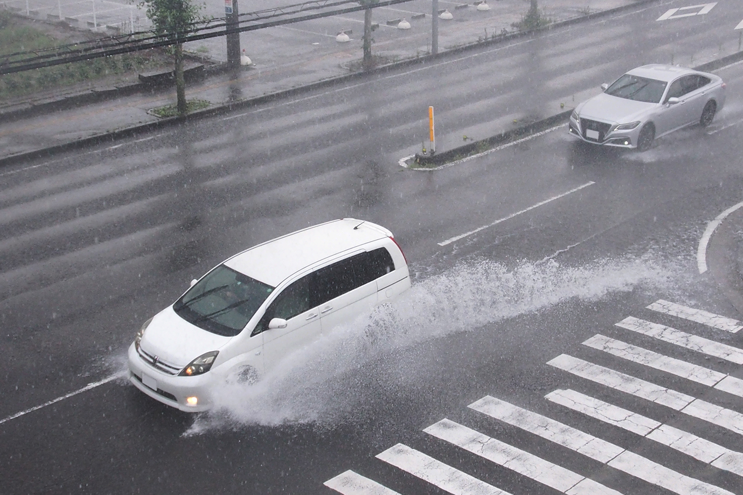 ゲリラ豪雨から愛車を守るための５つの秘技