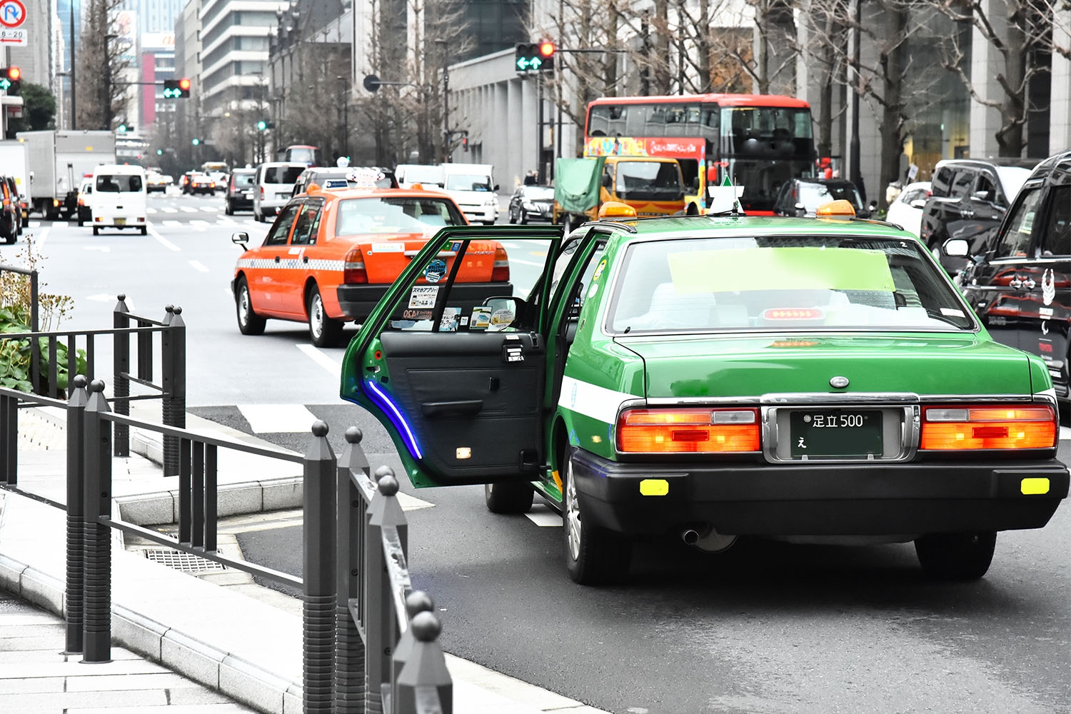 タクシーの降車風景