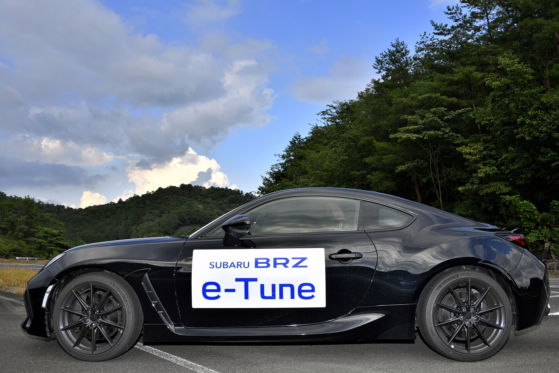 e-Tuneが採用されたスバルBRZの真横画像 〜 画像7