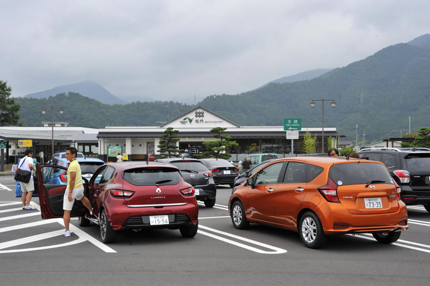 高速道路のパーキングエリア  〜 画像8