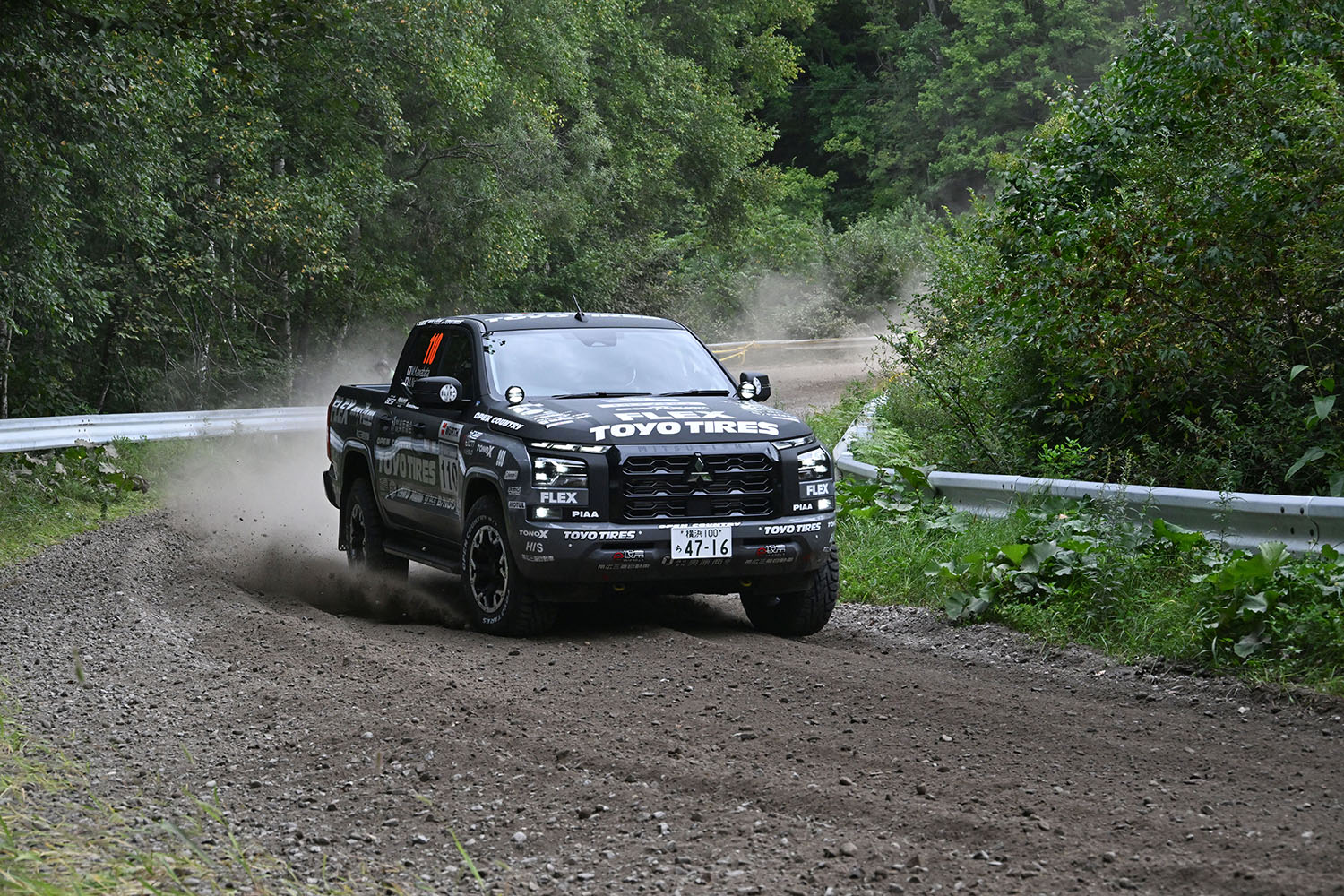 ラリー北海道に参戦の110号車「FLEX翔 TOYOTIRES トライトン」 〜 画像1