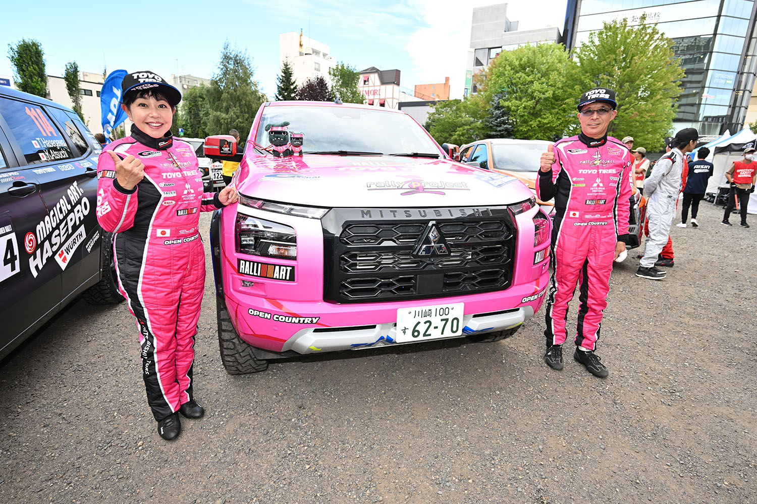 115号車「圭rp×TOYOTIRE×三菱トライトン」で参戦した竹岡圭選手と山田政樹選手