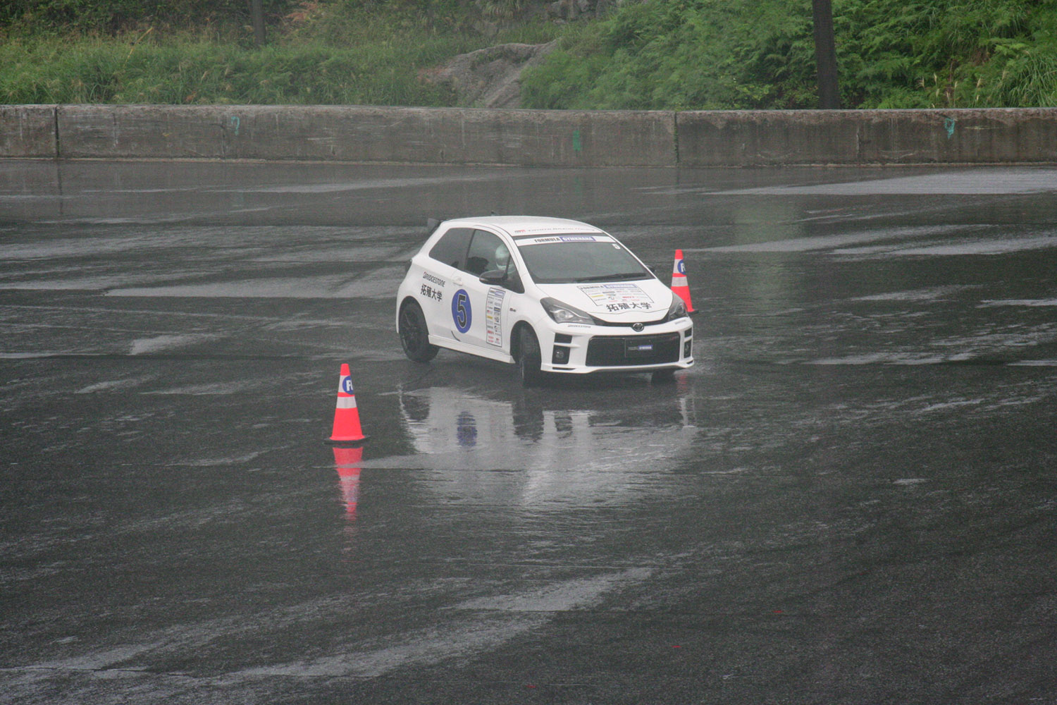 学生たちの熱戦が雨雲を吹き飛ばした「フォーミュラジムカーナ2024全国決勝大会」 〜 画像23