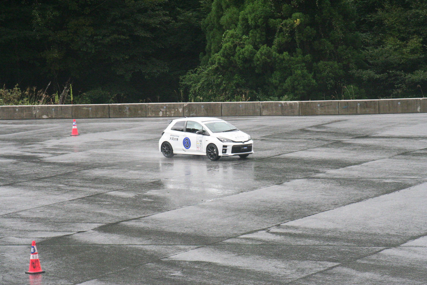 学生たちの熱戦が雨雲を吹き飛ばした「フォーミュラジムカーナ2024全国決勝大会」 〜 画像25