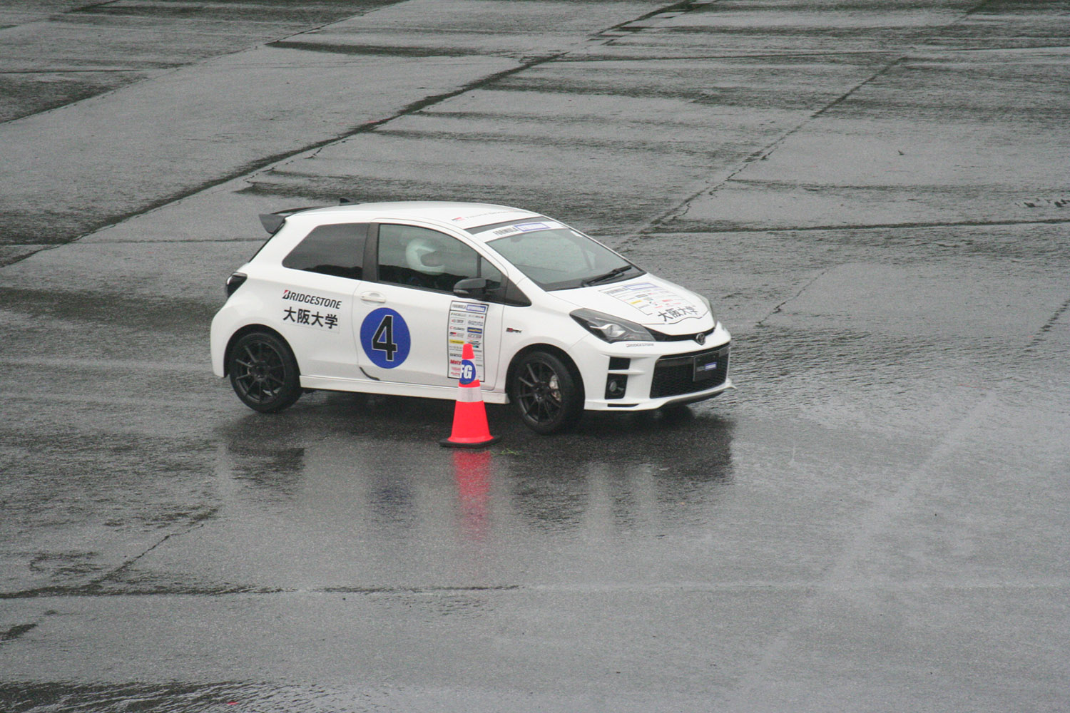 学生たちの熱戦が雨雲を吹き飛ばした「フォーミュラジムカーナ2024全国決勝大会」 〜 画像33