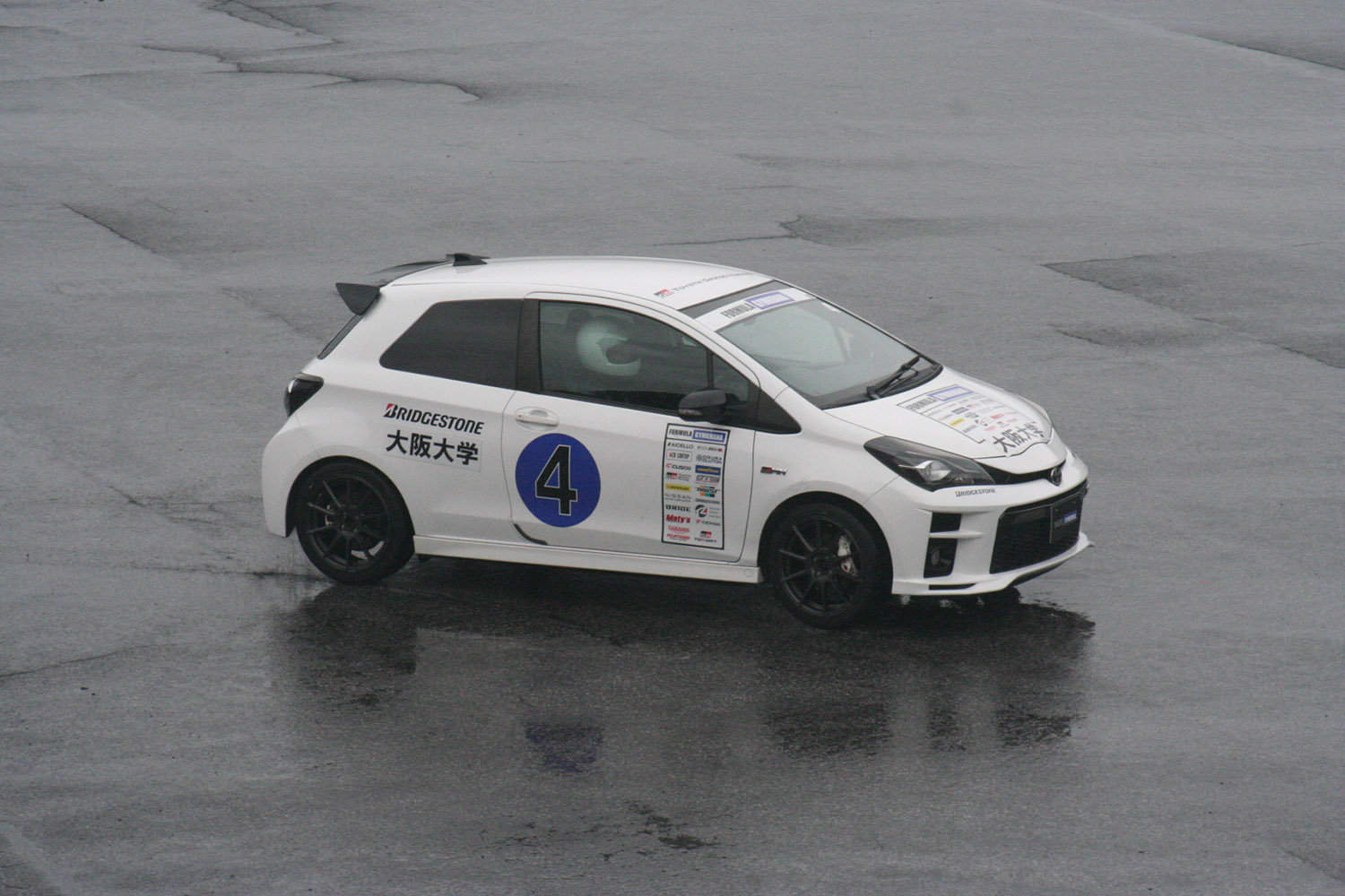 学生たちの熱戦が雨雲を吹き飛ばした「フォーミュラジムカーナ2024全国決勝大会」 〜 画像35