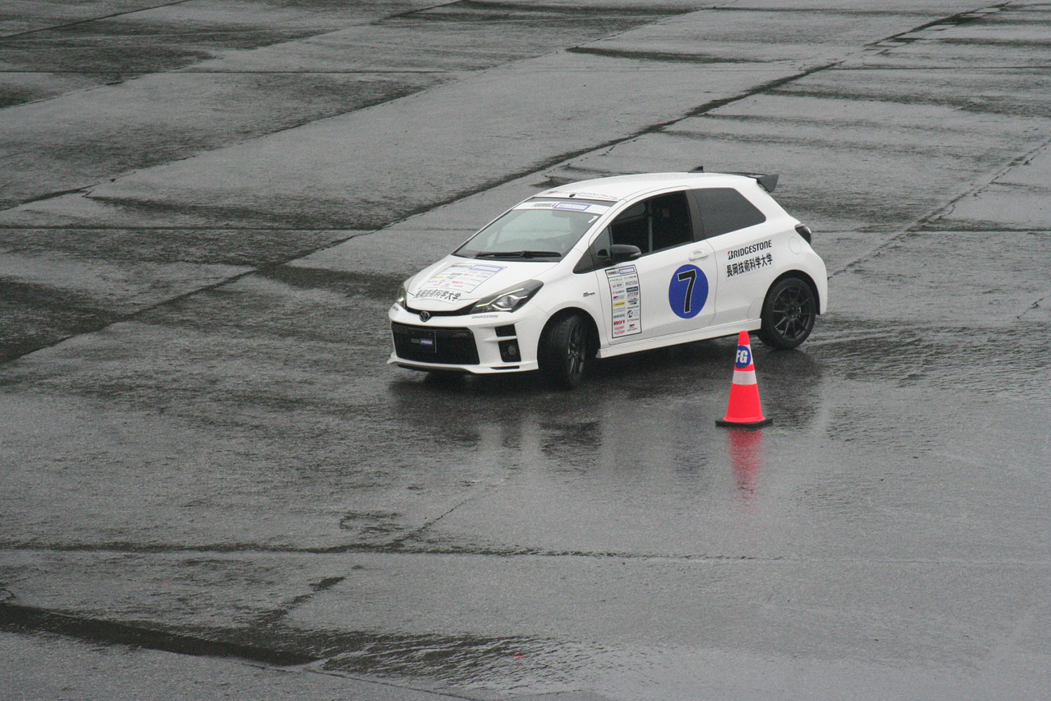 学生たちの熱戦が雨雲を吹き飛ばした「フォーミュラジムカーナ2024全国決勝大会」 〜 画像40