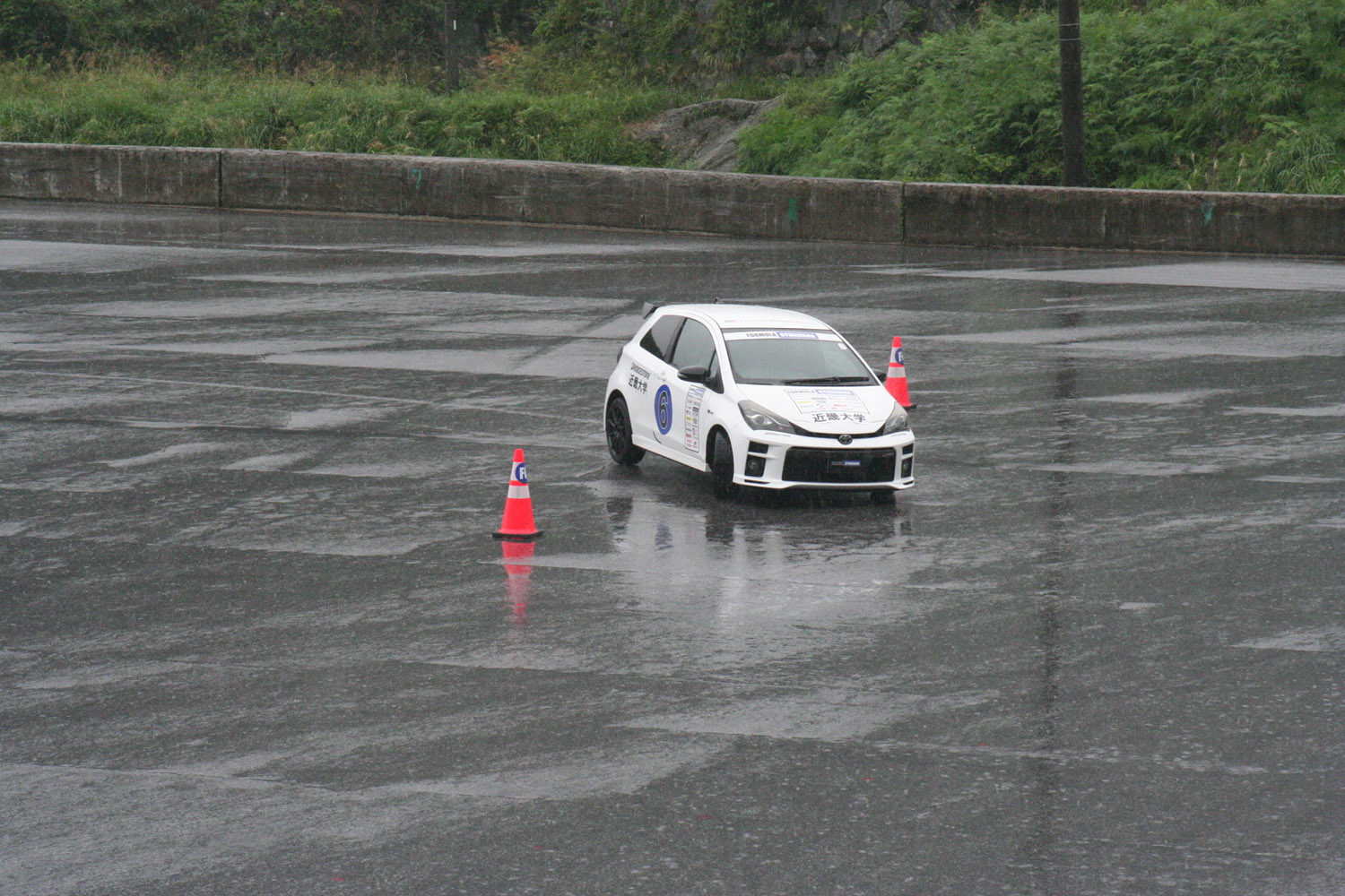 学生たちの熱戦が雨雲を吹き飛ばした「フォーミュラジムカーナ2024全国決勝大会」 〜 画像41