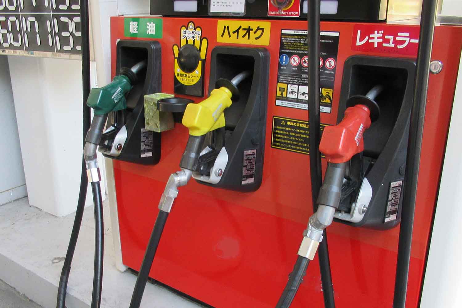 セルフ式ガソリンスタンドの給油機 〜 画像5