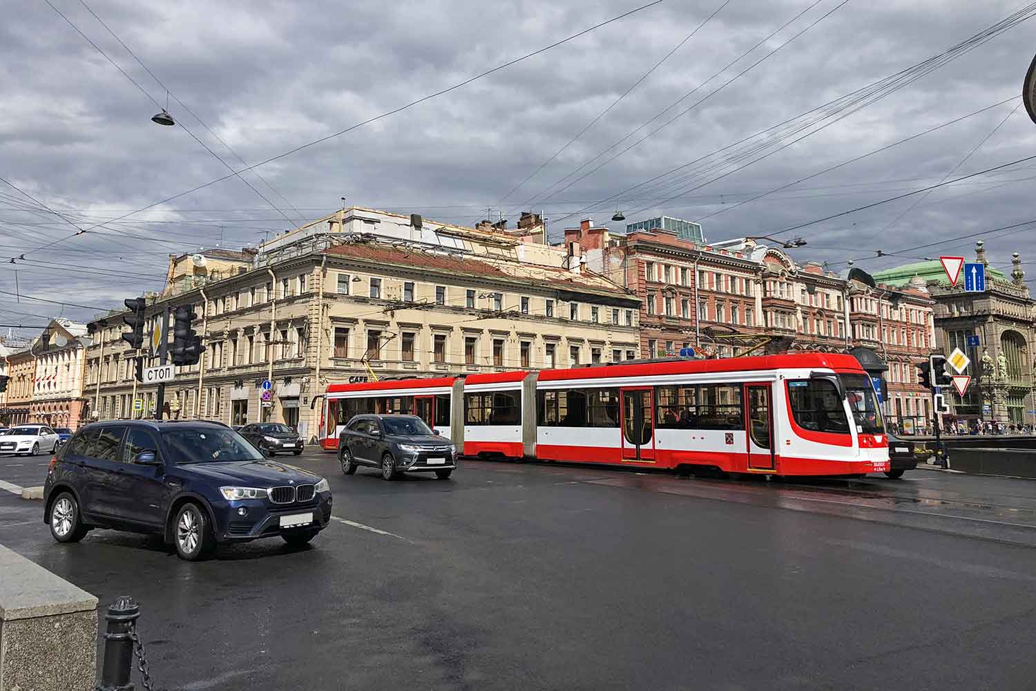 ロシアの街なかの交通状況 〜 画像6