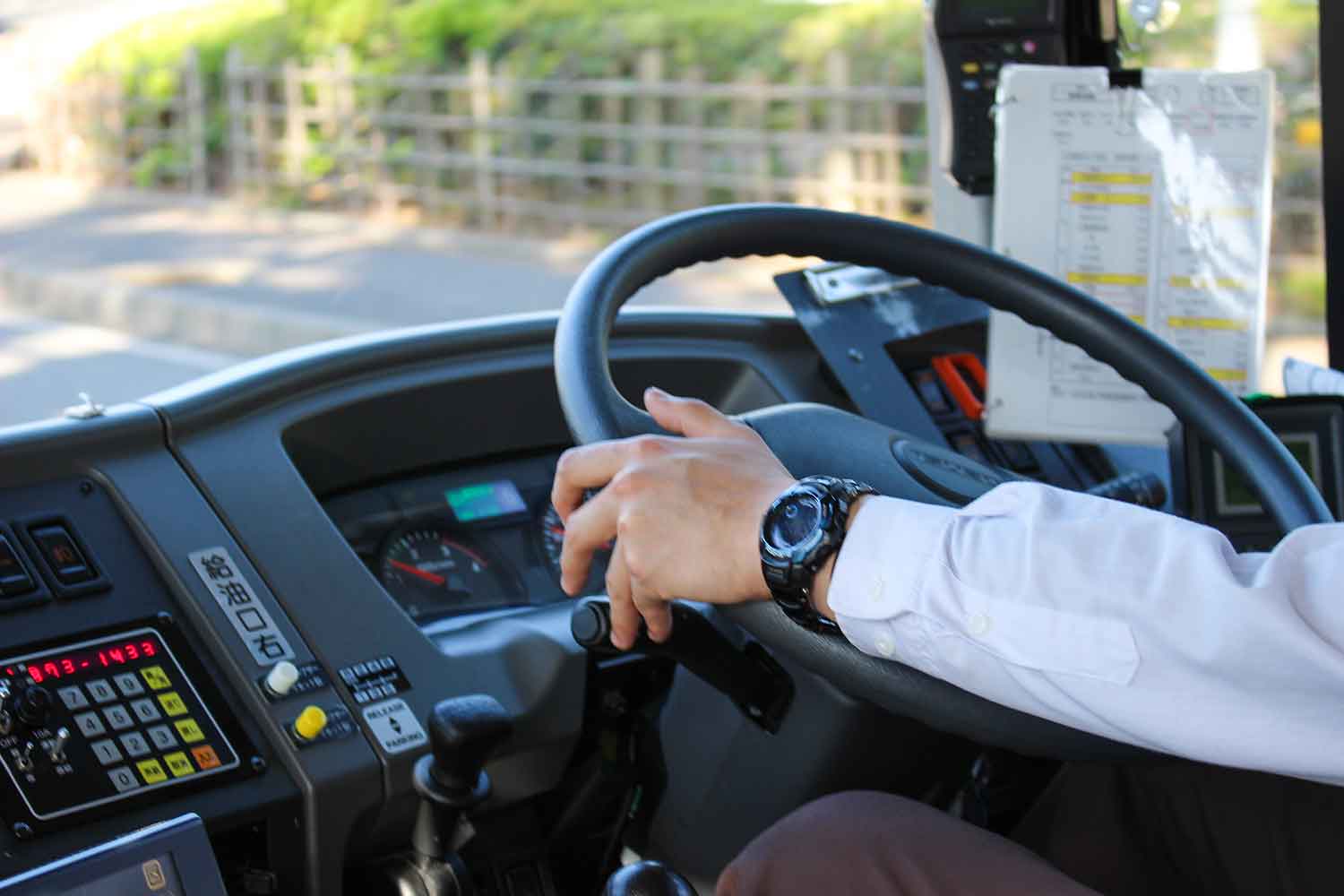 地方の路線バス運転手のイメージ 〜 画像3