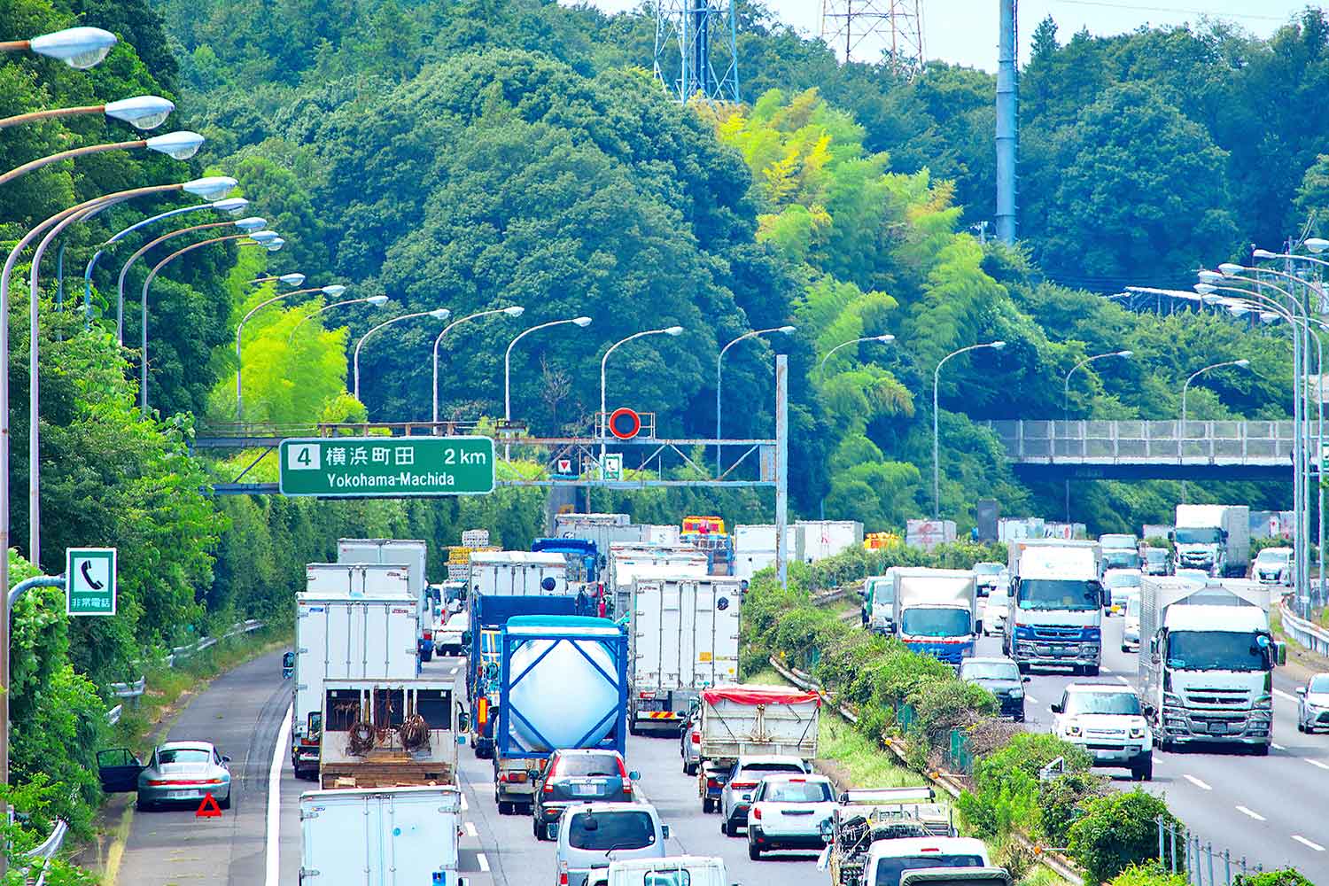 高速道路上での渋滞の様子