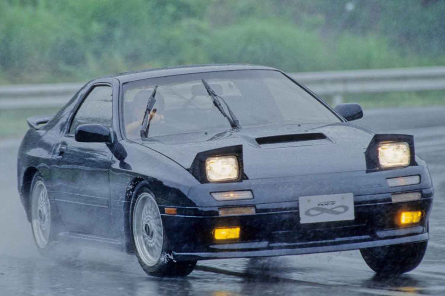 マツダRX-7（FC3S）の走行写真