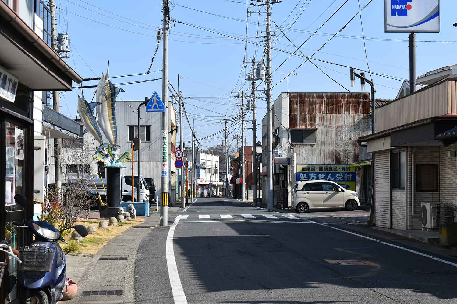 中央線のない住宅街の道路 〜 画像2