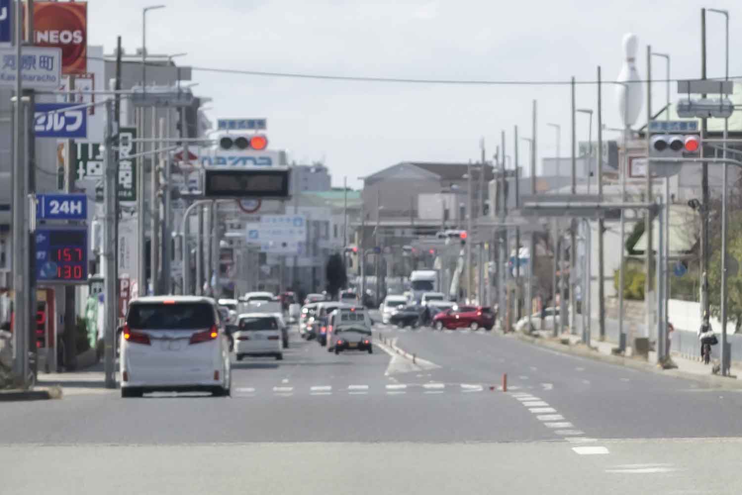 見通しのいい大通りの交通状況