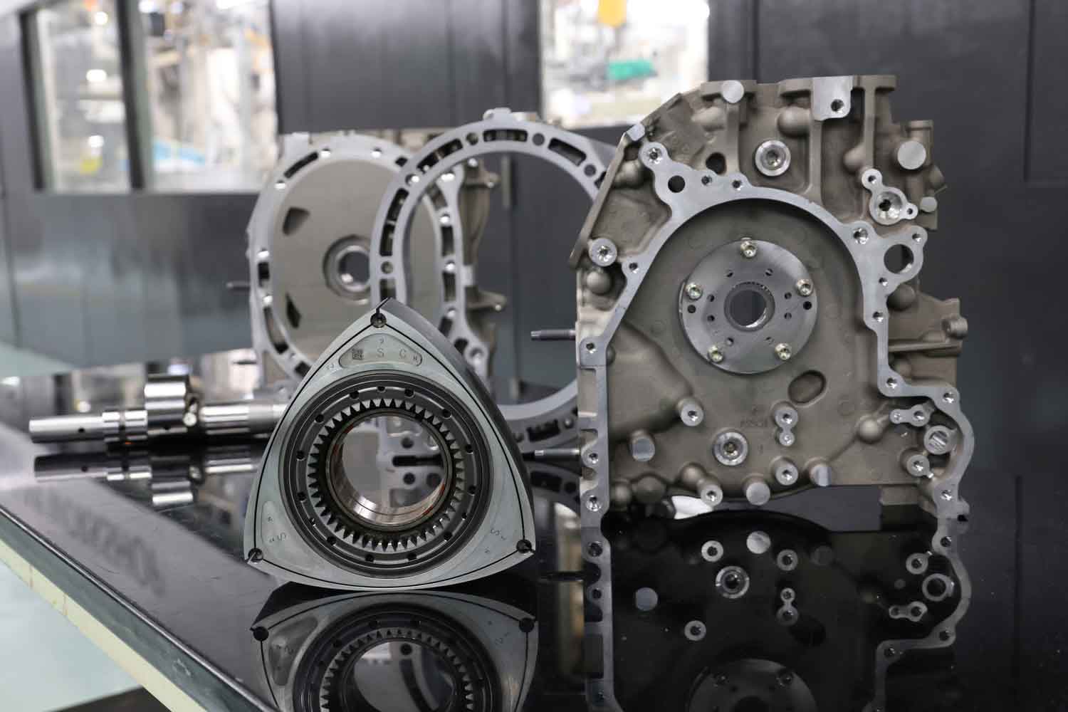 マツダMX-30 Rotary-EVのロータリーエンジンに使用されている部品類