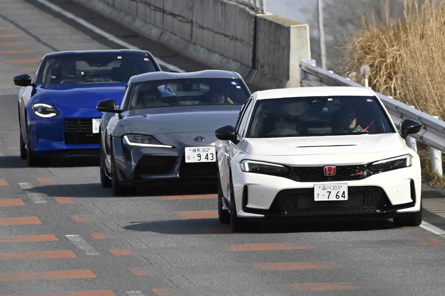 日産フェアレディZとGRスープラとシビックタイプRの3台の走行写真 〜 画像6