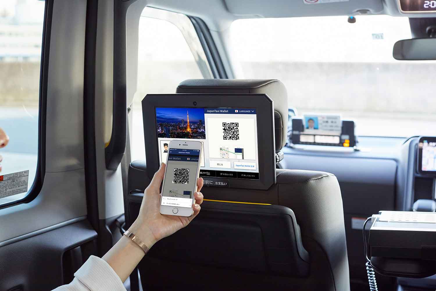 タクシー車内でスマホ決済サービスを行なっている様子 〜 画像2
