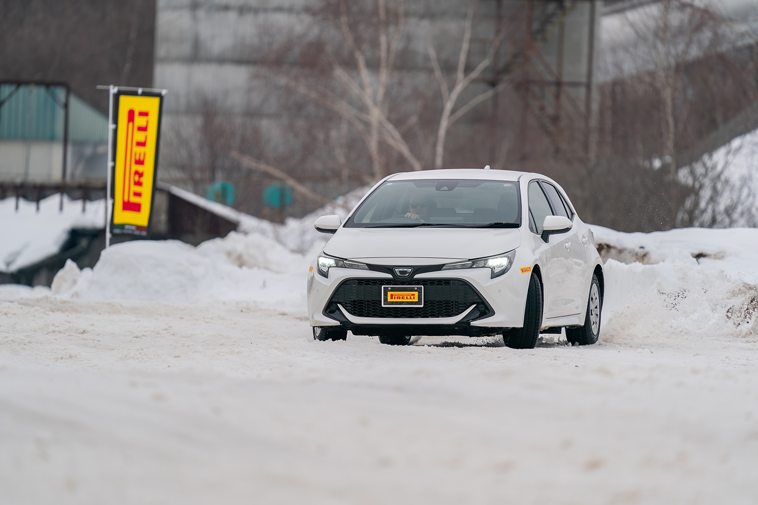 モータージャーナリストの斎藤　聡が雪上でピレリのウインタータイヤを試す 〜 画像44