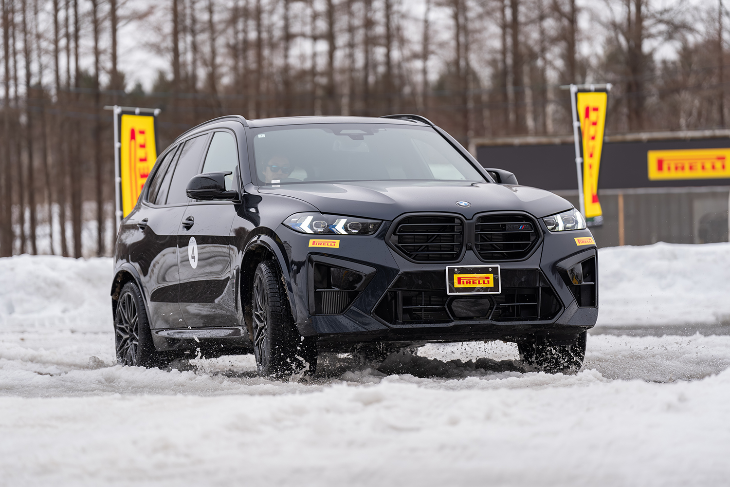 「ScorpionWinter」を装着したBMW X5M