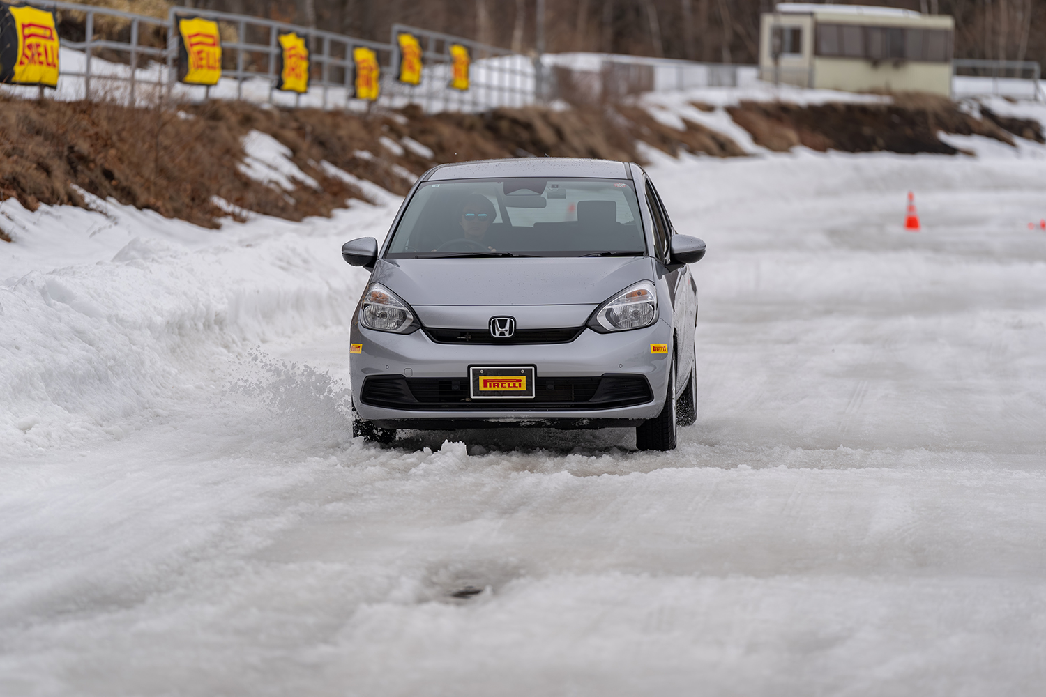 モータージャーナリストの斎藤　聡が雪上でピレリのウインタータイヤを試す 〜 画像38