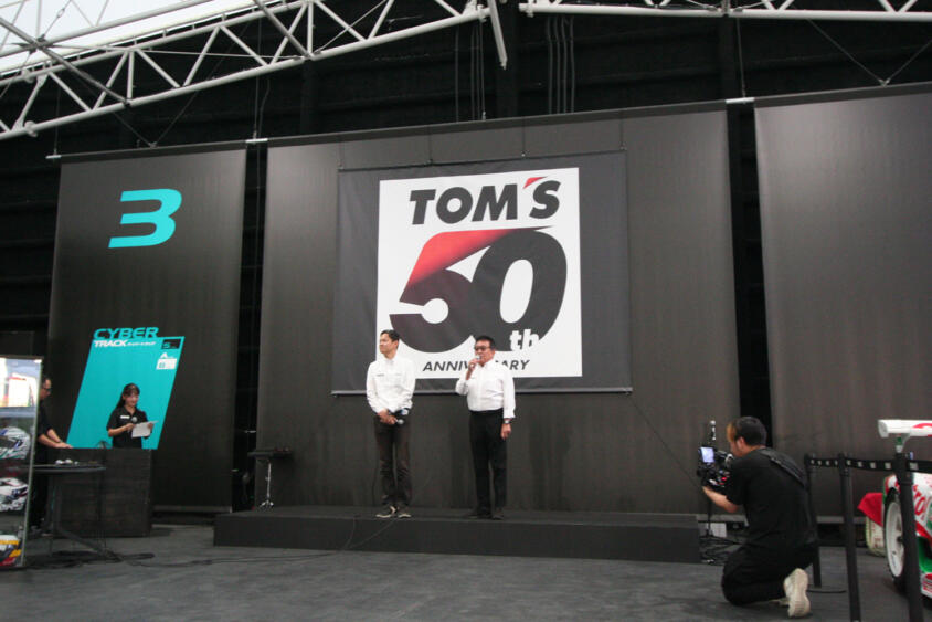 日本一のチームを作りたいと創業した「TOM'S」が50周年！　記念パーティではモータースポーツのレジェンドたちがEVカートでガチンコレース