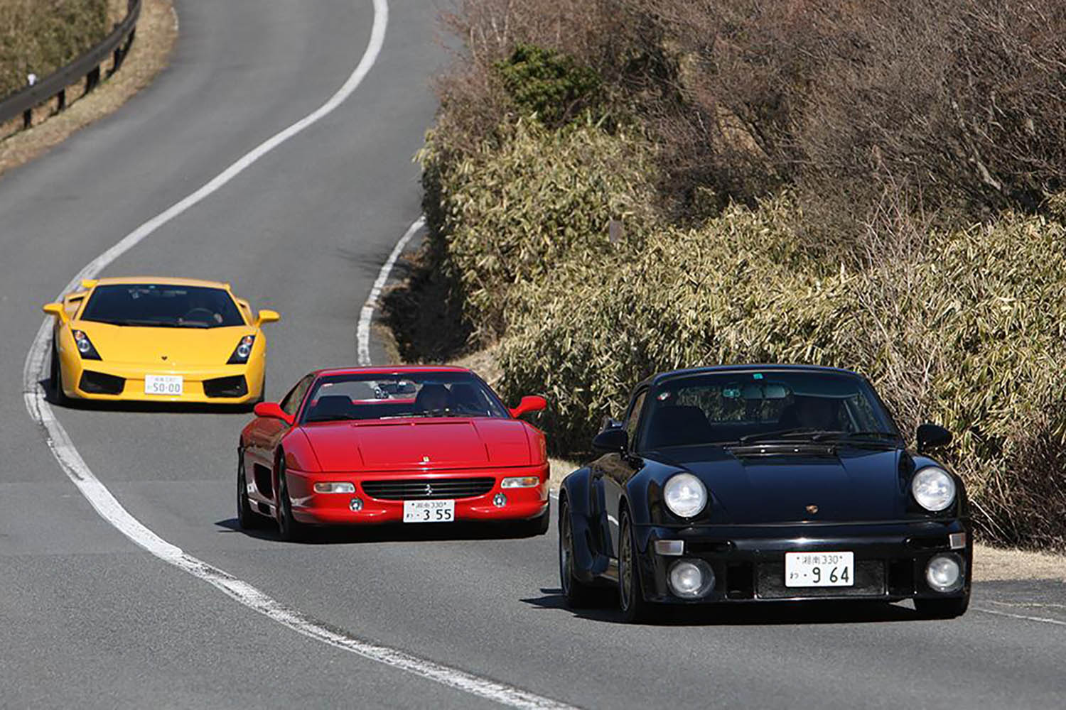 ポルシェ911ターボとフェラーリF355とランボルギーニ・ガヤルドの走行シーン