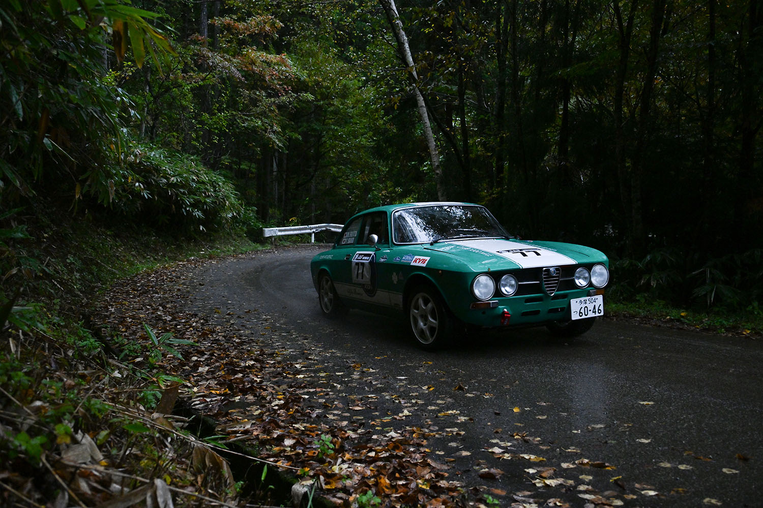 全日本ラリー最終戦のオープンクラスに出場したアルファロメオ1750GTV