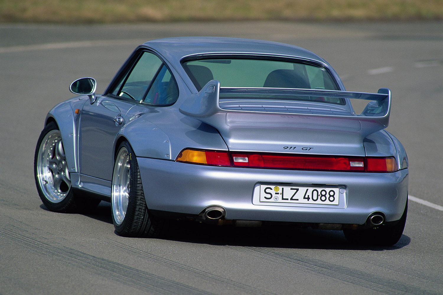 ロードバージョンのポルシェ911 GT2（993）