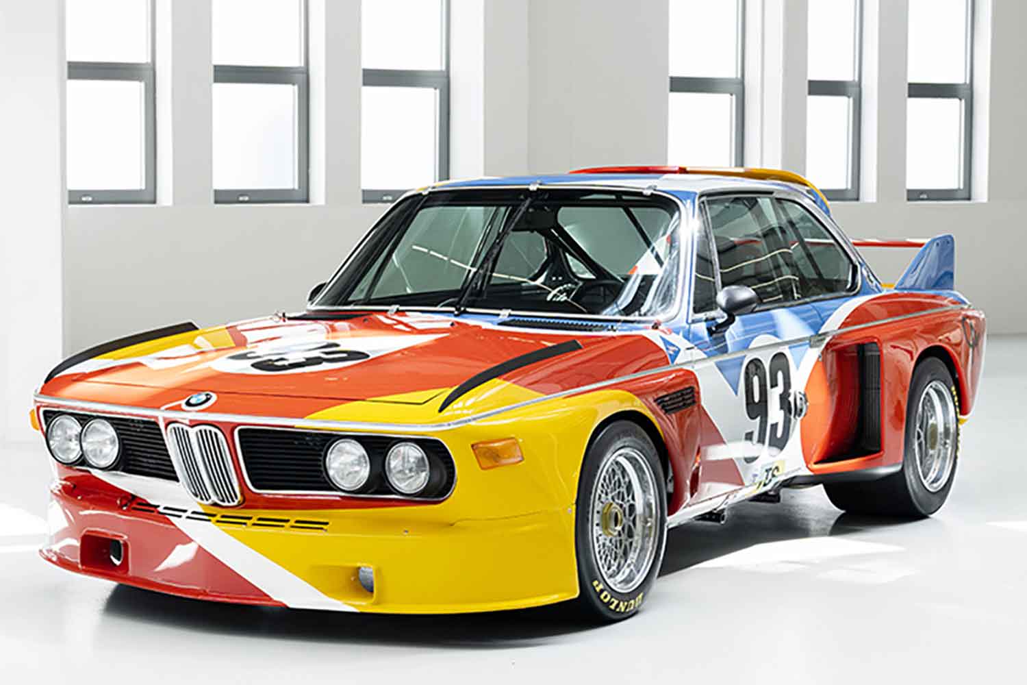 アメリカの彫刻家であるアレクサンダー・カルダーが手がけたBMW・3.0CSL