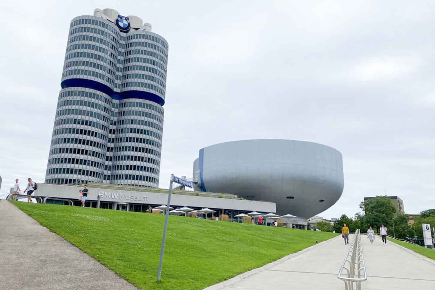 ドイツ・ミュンヘン市にあるBMW本社とミュージアムの建物