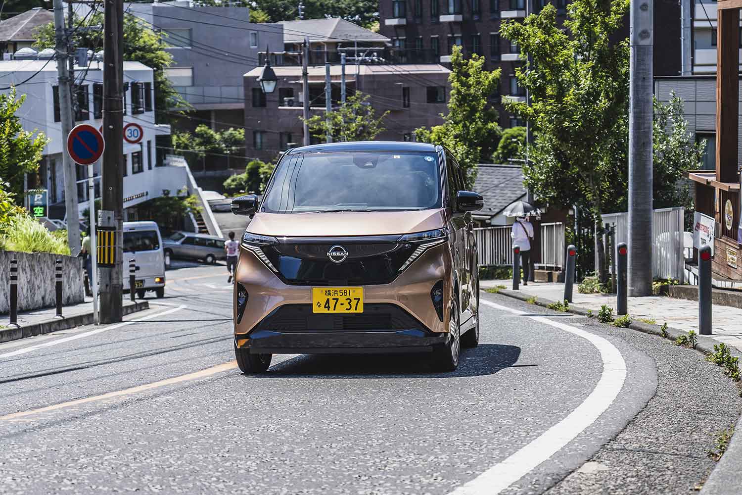 日産サクラの走行写真