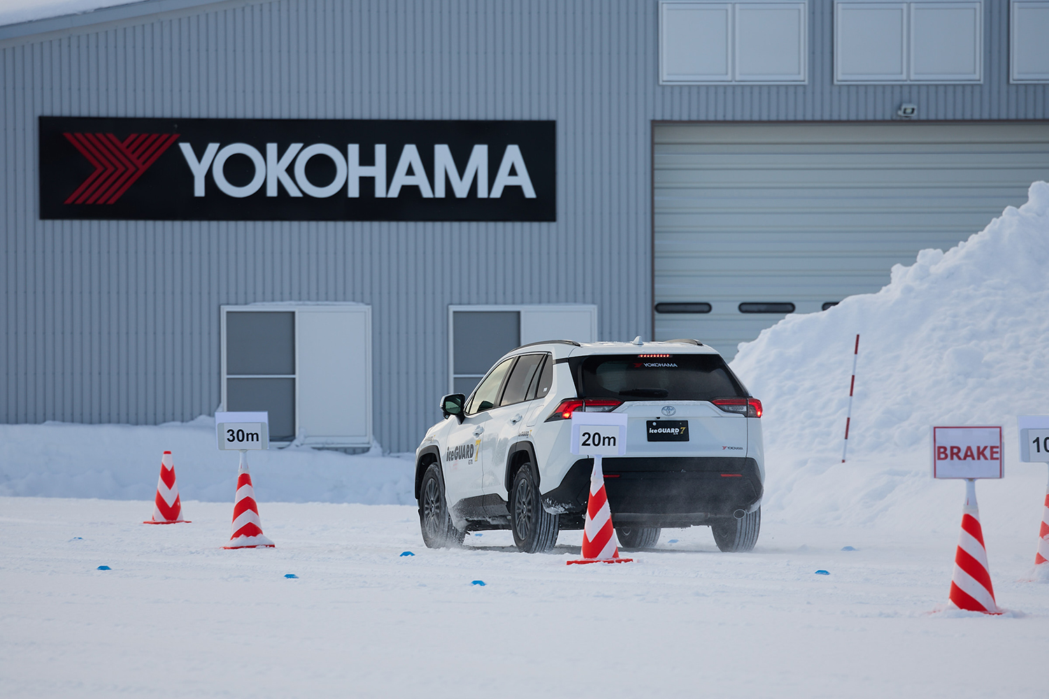 ヨコハマタイヤ TTCH（北海道タイヤテストセンター）でのテスト風景（RAV4） 〜 画像128