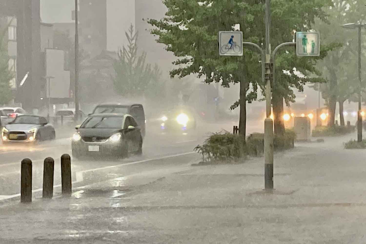 ゲリラ豪雨が降っている街の様子 〜 画像7